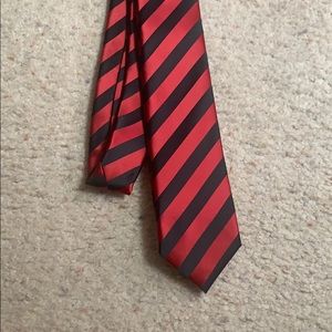 Van Heusen Men's Black and Red Tie